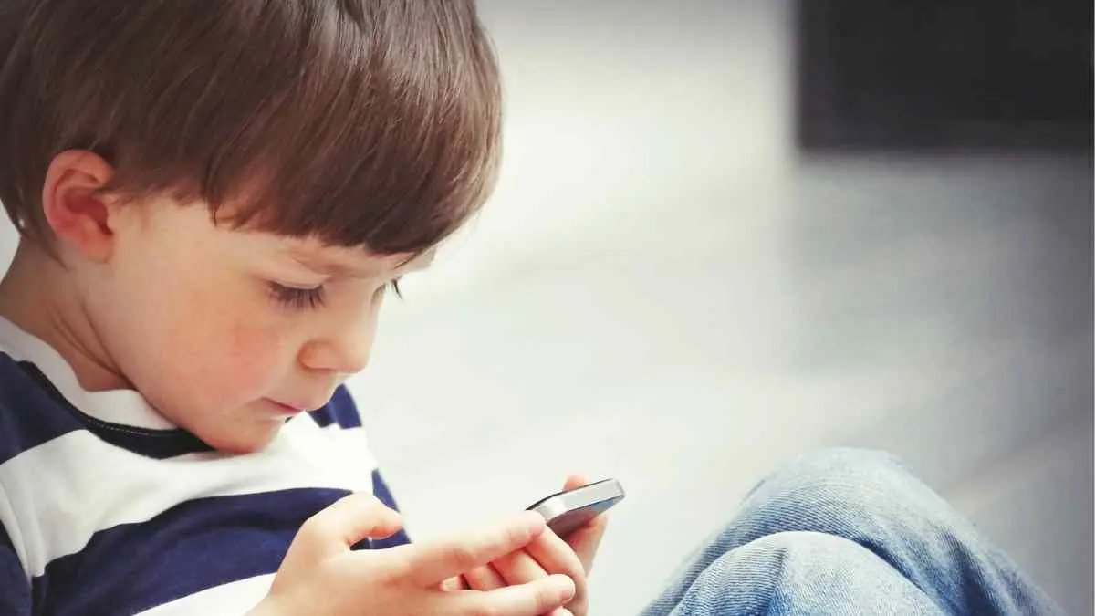 Como fazer meu filho passar menos tempo no celular