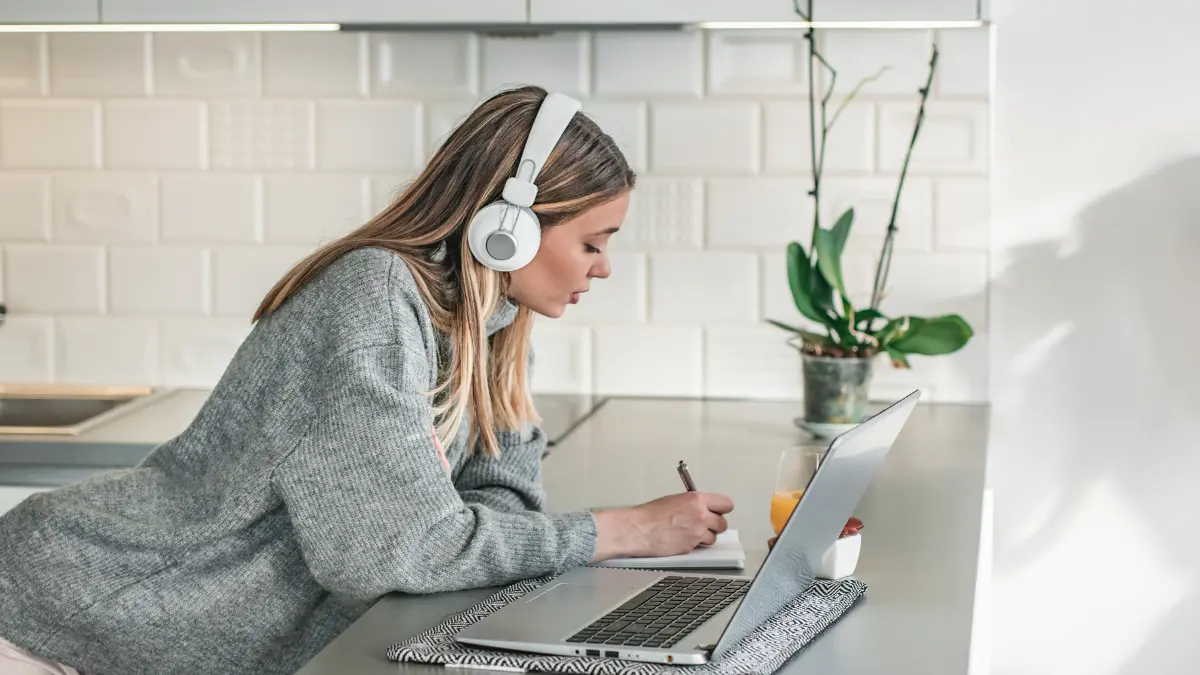 Cursos de Francês Presenciais vs. Online