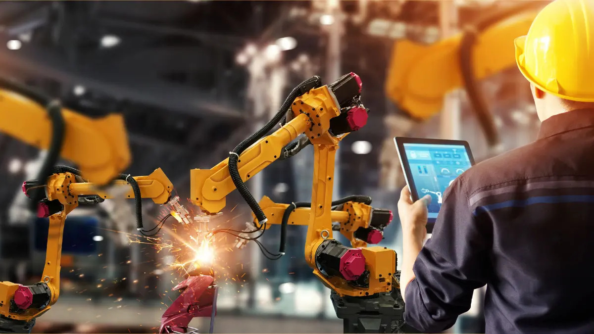 Quais são os principais tipos de softwares utilizados na automação industrial