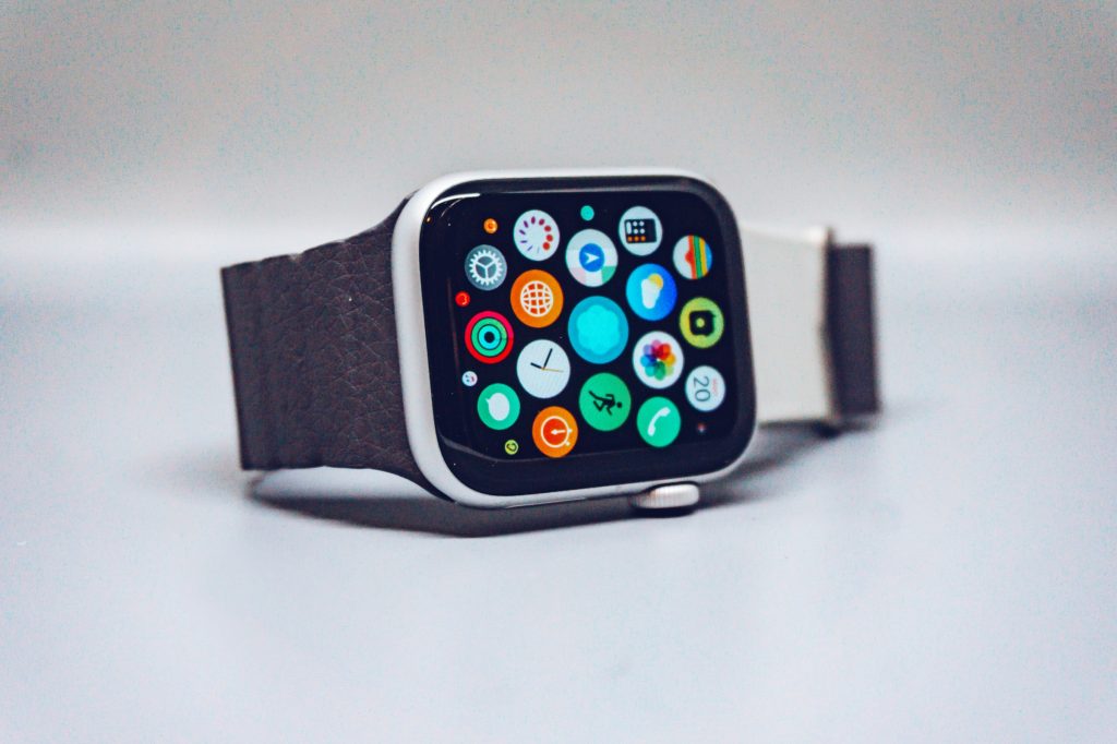 Apple mantém liderança em ano recorde para o mercado de smartwatch