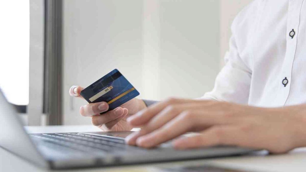 Como conseguir um cartão de crédito sem comprovação de renda e desempregado?
