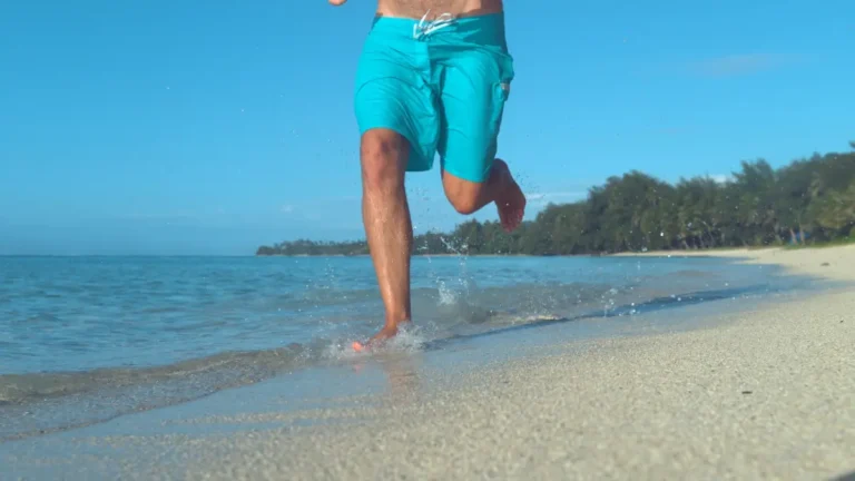 Da praia ao calçadão: boardshorts dão toque estiloso no verão