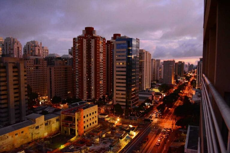 Como o imposto sobre imóveis influencia a compra de apartamentos em São Paulo