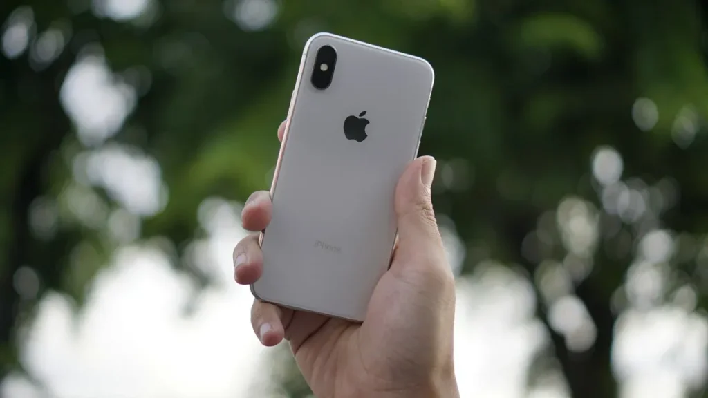 Apple alerta usuários de iPhone sobre espionagem militar